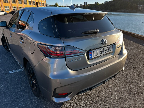 Lexus CT200h 4 of 30