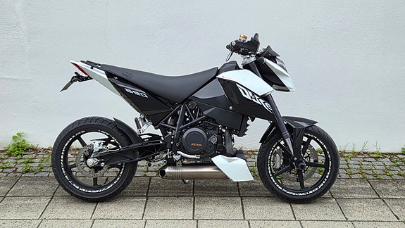 KTM Duke 690 Supermoto 2 of 5