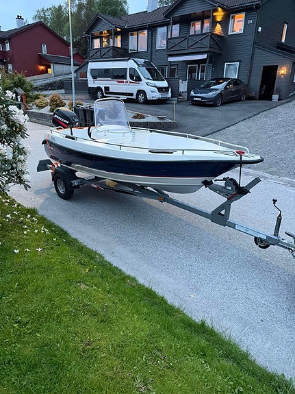WHITE VIKSUND 420 med 40 hk MERCURY og 2016 mod TYSSE Båttralle 5 of 5