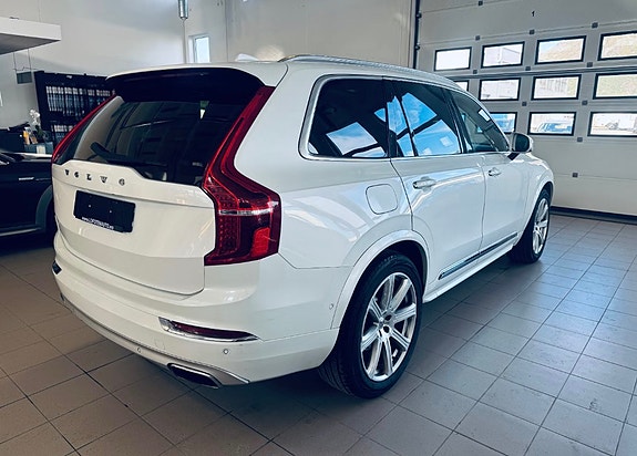 Volvo XC90 2 of 5