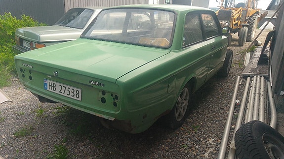 Volvo 242 3 of 5