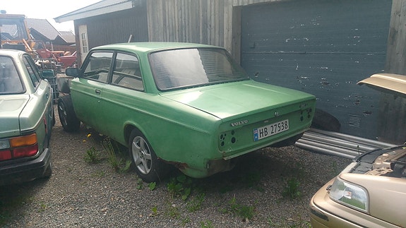 Volvo 242 2 of 5