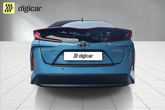 Toyota Prius Plug-in Hybrid 4 of 5