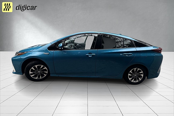 Toyota Prius Plug-in Hybrid 2 of 5