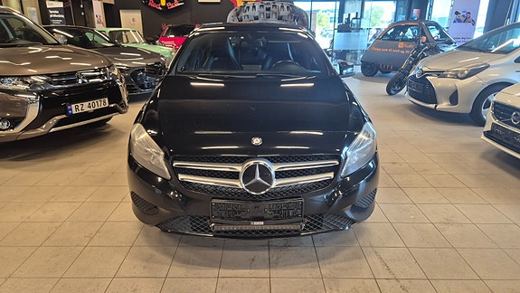 Mercedes-Benz A180 2 of 15