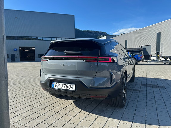 Polestar 3 2 of 5