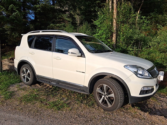 SsangYong Rexton W 2 of 5