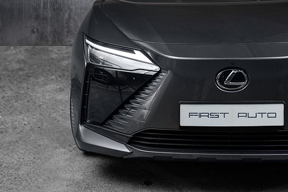 Lexus RZ350e 5 of 5