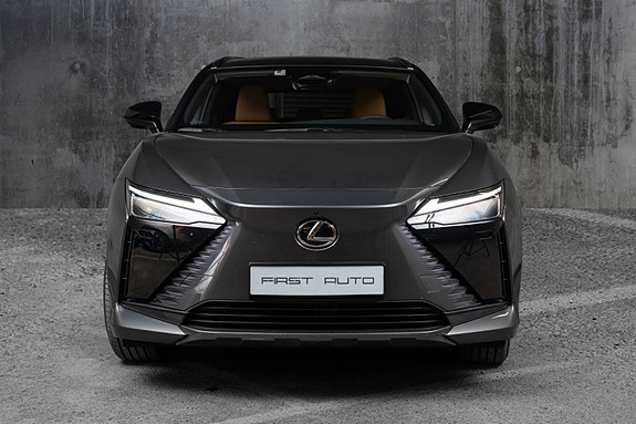 Lexus RZ350e 4 of 5