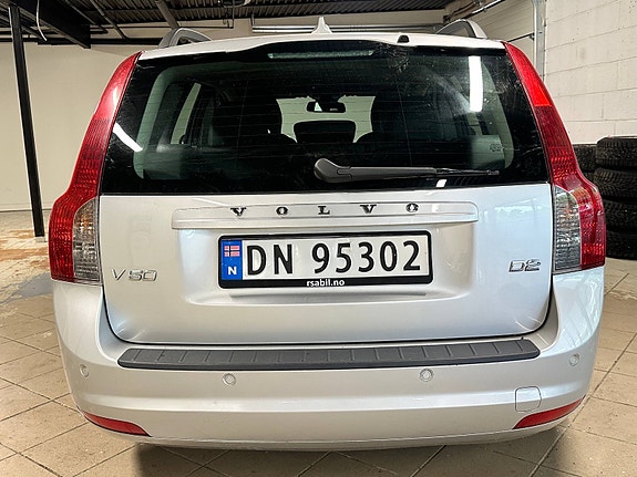 Volvo V50 4 of 5