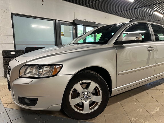 Volvo V50 2 of 5