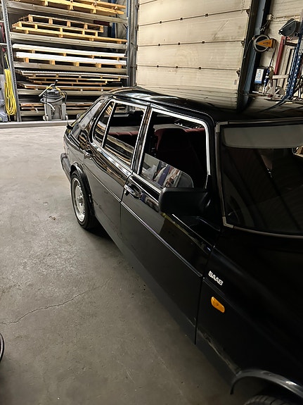 Saab 900 4 of 5