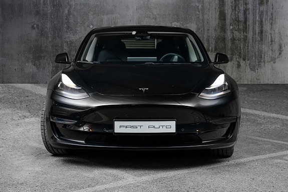 Tesla Model 3 5 of 5