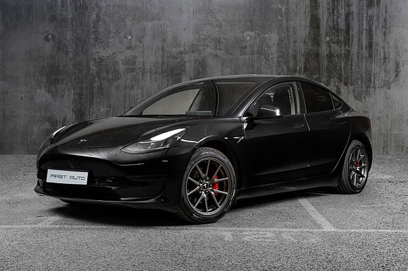 Tesla Model 3 2 of 5