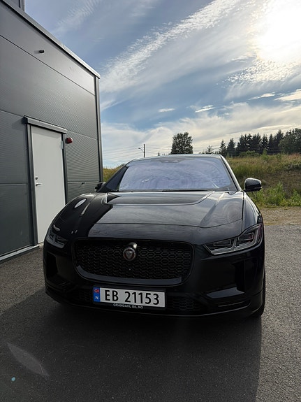 Jaguar I-PACE 2 of 5