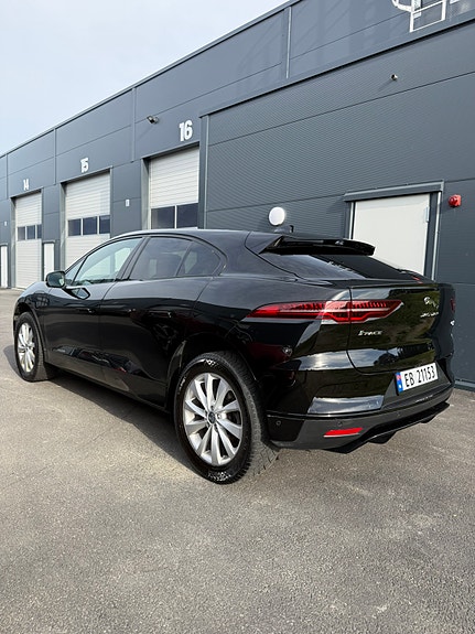 Jaguar I-PACE 3 of 5