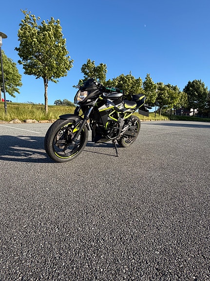 Kawasaki Z 125 2 of 5