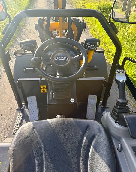 JCB 403 9 of 13