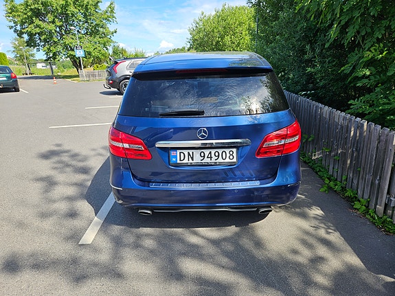 Mercedes-Benz B180 3 of 5