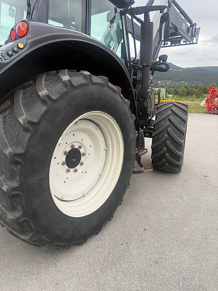 Valtra N142V – Velholdt traktor med LS-hydraulikk 2011, kr 565 000,-