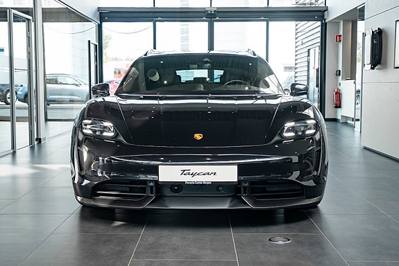 Porsche Taycan Sport Turismo 2 of 5