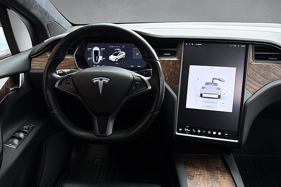 Tesla Model X 14 of 20