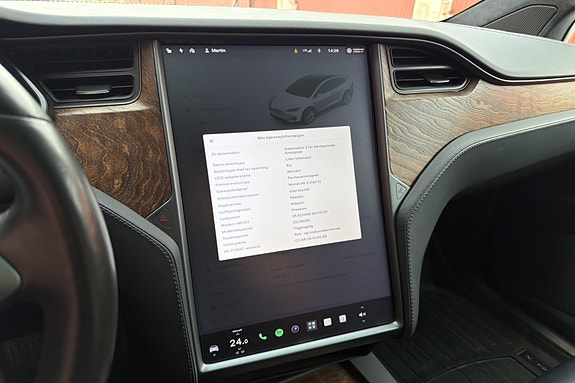 Tesla Model X 15 of 20