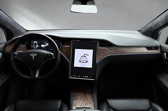 Tesla Model X 13 of 20