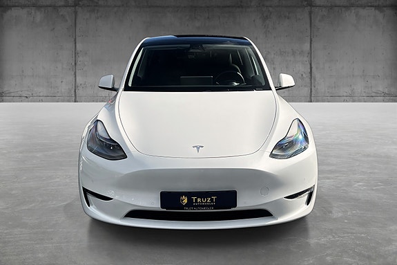 Tesla Model Y 5 of 5