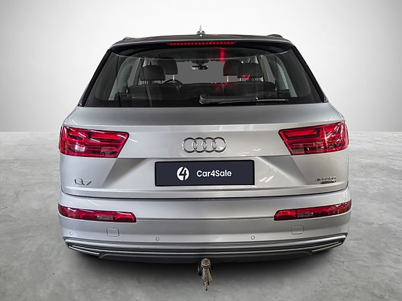 Audi Q7 4 of 5