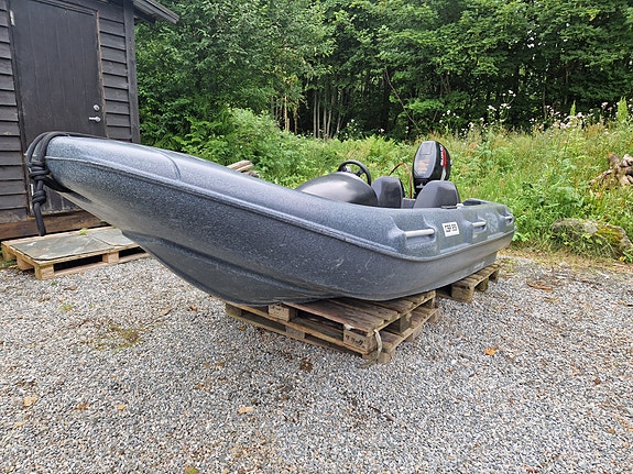 River 350 m. 15 hp Suzuki 4 takt motor. 2 of 5
