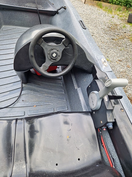 River 350 m. 15 hp Suzuki 4 takt motor. 5 of 5