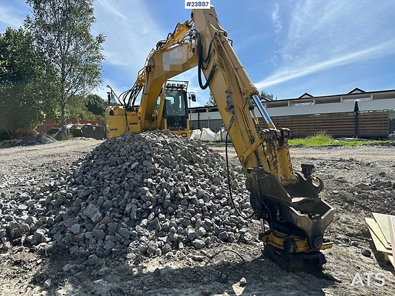 Komatsu PC228 LC-8 gravemaskin med tilt, pusseskuffe og GPS 4 of 5