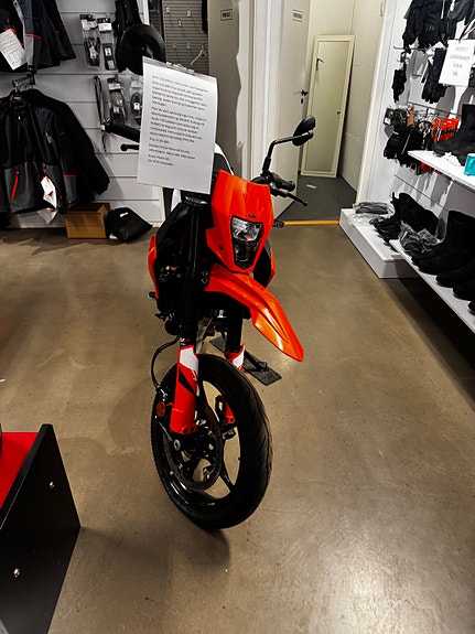 KTM 125 SMC R 2 of 2