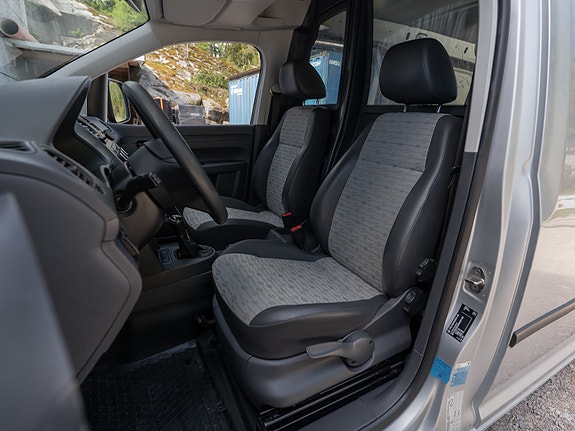 Volkswagen Caddy Maxi 19 of 30
