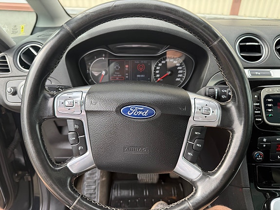 Ford S-MAX 16 of 26