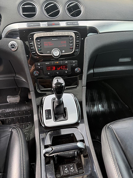 Ford S-MAX 17 of 26