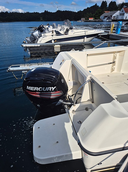 Quicksilver 605 Pilothouse 4 of 5