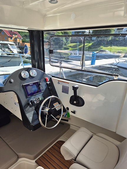 Quicksilver 605 Pilothouse 5 of 5