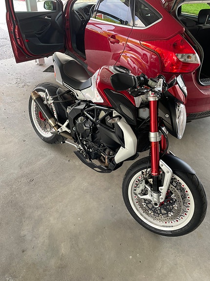 MV Agusta Brutale 800 Dragster 3 of 5