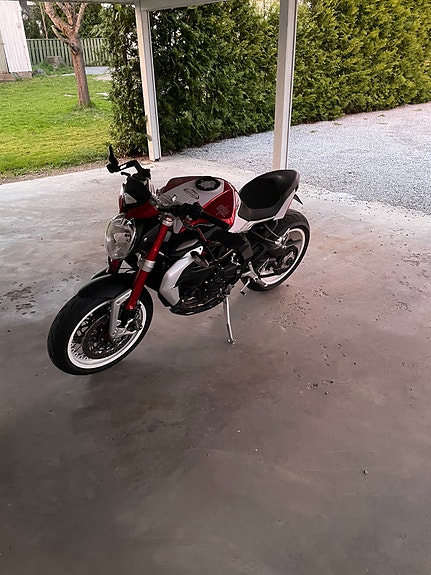 MV Agusta Brutale 800 Dragster 4 of 5