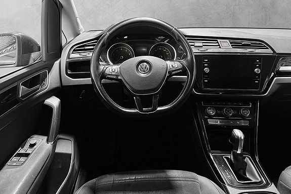 Volkswagen Touran 21 of 30
