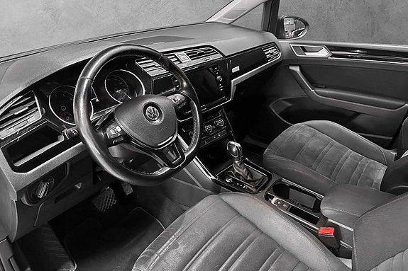Volkswagen Touran 13 of 30
