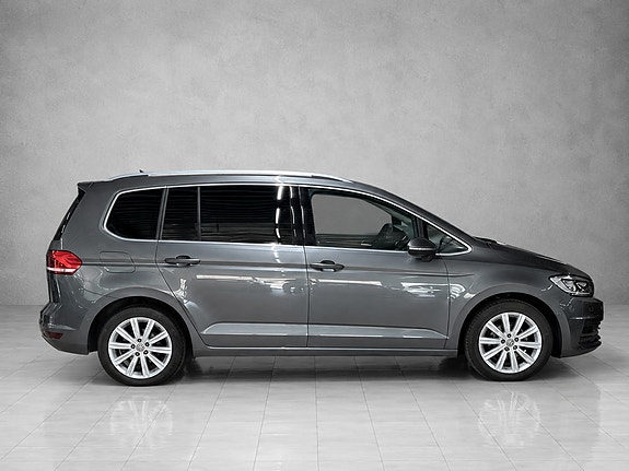 Volkswagen Touran 8 of 30