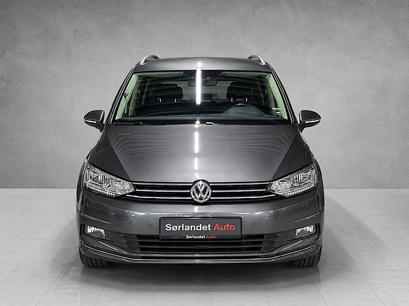 Volkswagen Touran 3 of 5