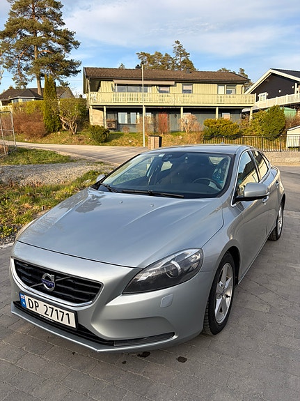 Volvo V40 2 of 5