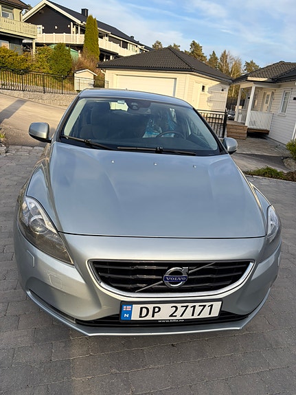 Volvo V40 4 of 5