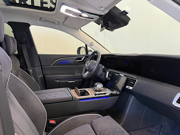 Hongqi E-HS9 4 of 5