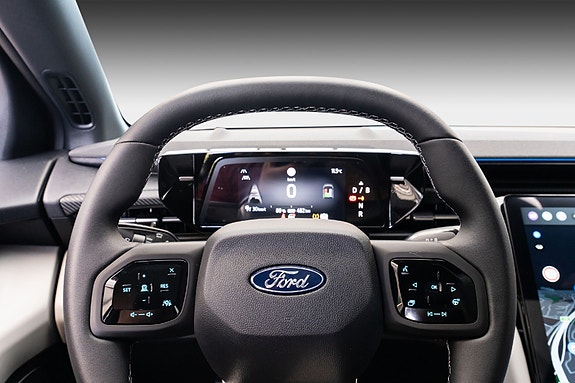 Ford Explorer 11 of 30