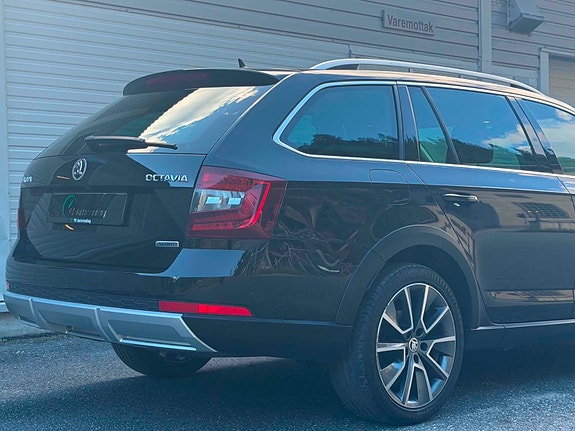 Skoda Octavia Scout 8 of 23